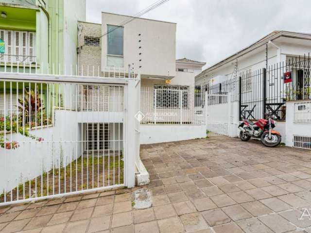 Casa com 7 quartos à venda na Avenida Cristóvão Colombo, 2586, Floresta, Porto Alegre, 293 m2 por R$ 1.600.000