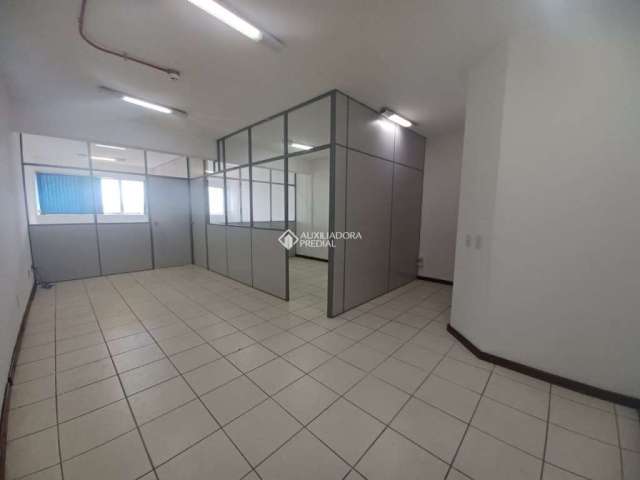 Sala comercial para alugar na Rua Gonçalves Dias, 88, Centro, Canoas, 64 m2 por R$ 2.200