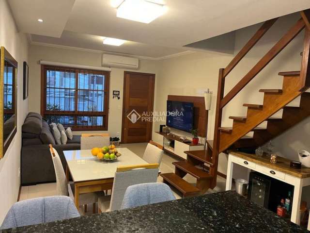 Casa em condomínio fechado com 3 quartos à venda na Rua Manoel Nunes da Silva, 88, Guarujá, Porto Alegre, 122 m2 por R$ 715.000