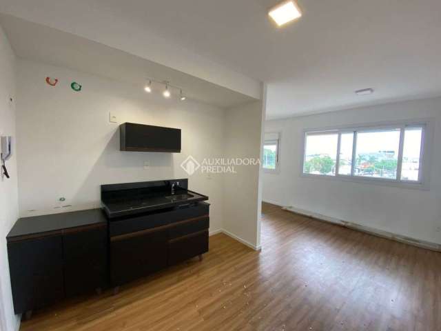 Loft com 1 quarto para alugar na Avenida Getúlio Vargas, 4831, Centro, Canoas, 38 m2 por R$ 1.800