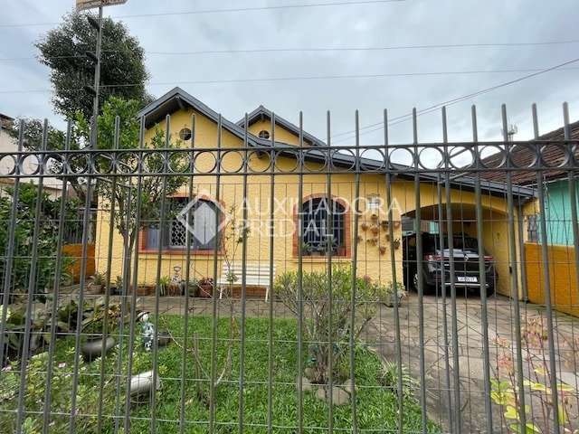 Casa com 5 quartos à venda na Rua Bernardino Caetano Fraga, 511, Santa Tereza, Porto Alegre, 106 m2 por R$ 700.000