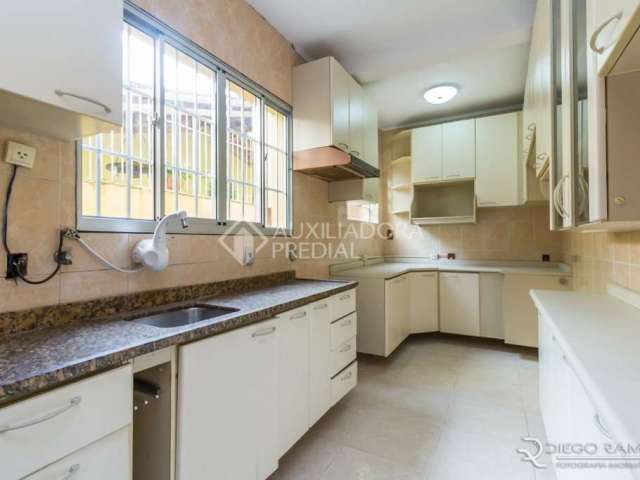 Casa em condomínio fechado com 4 quartos à venda na Rua Breno Arruda, 105, Santa Maria Goretti, Porto Alegre, 250 m2 por R$ 690.000