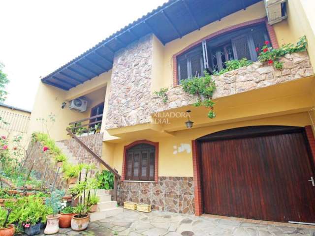 Casa com 3 quartos à venda na Rua Umbú, 137, Passo da Areia, Porto Alegre, 154 m2 por R$ 1.280.000