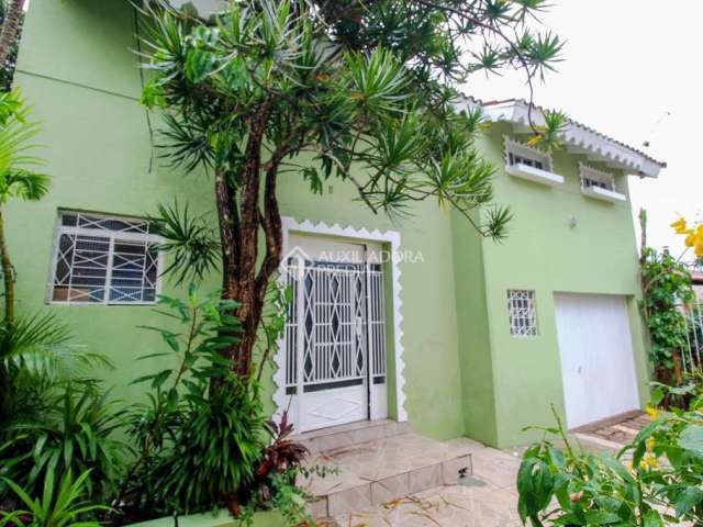 Casa em condomínio fechado com 3 quartos à venda na Avenida Clemenciano Barnasque, 391, Teresópolis, Porto Alegre, 250 m2 por R$ 695.000