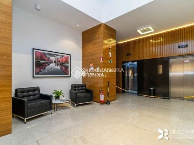 Sala comercial para alugar na Rua Siqueira Campos, 1184, Centro Histórico, Porto Alegre, 33 m2 por R$ 1.000