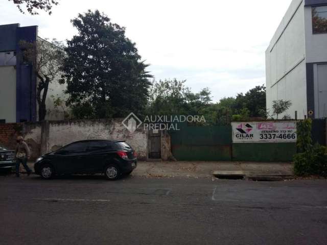 Terreno comercial para alugar na Rua Comendador Tavares, 133, Navegantes, Porto Alegre, 375 m2 por R$ 2.300