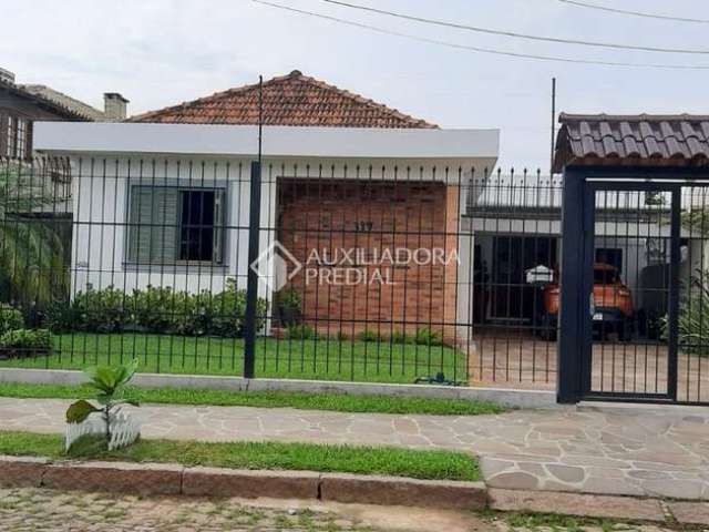 Casa com 3 quartos à venda na Rua Jacipuia, 317, Guarujá, Porto Alegre, 271 m2 por R$ 677.000