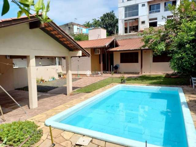 Casa com 3 quartos à venda na OSVALDO ARANHA, 321, Ipiranga, Campo Bom, 136 m2 por R$ 450.000