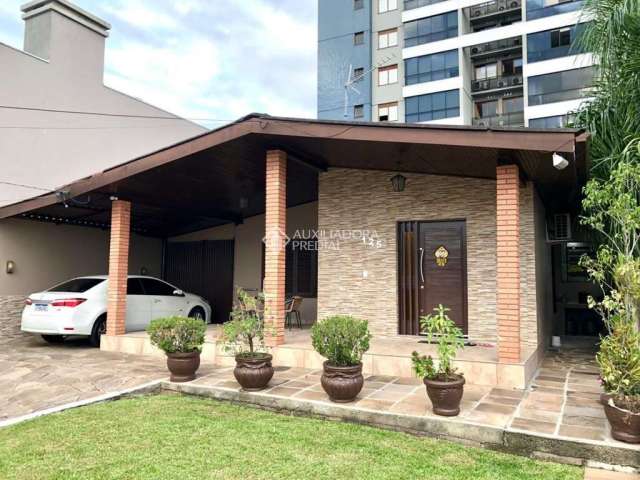 Casa com 3 quartos à venda na Rua Ilmo Alfredo Pletsch, 125, Jardim Mauá, Novo Hamburgo, 182 m2 por R$ 850.000