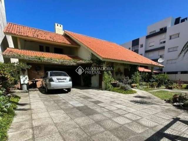 Casa com 4 quartos à venda na Sao Joao, 1445, Centro, Tramandaí, 246 m2 por R$ 1.300.000