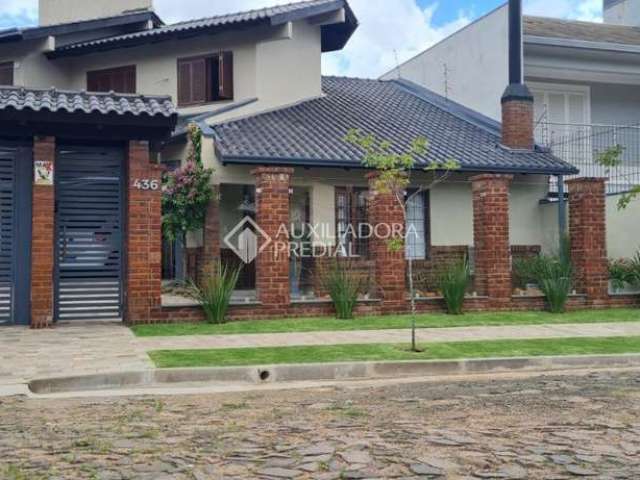 Casa com 3 quartos à venda na Rua Padre Cristóvão de Mendonza, 436, Cristo Rei, São Leopoldo, 257 m2 por R$ 1.200.000