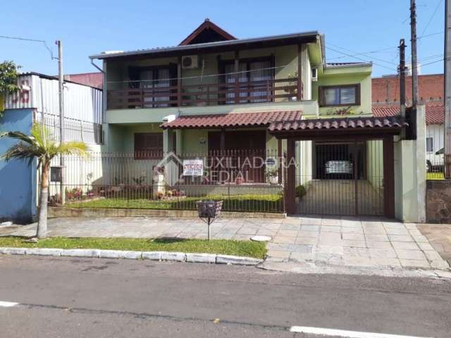 Casa em condomínio fechado com 4 quartos à venda na Avenida João Neves da Fontoura, 105, Parque Amador, Esteio, 317 m2 por R$ 835.000