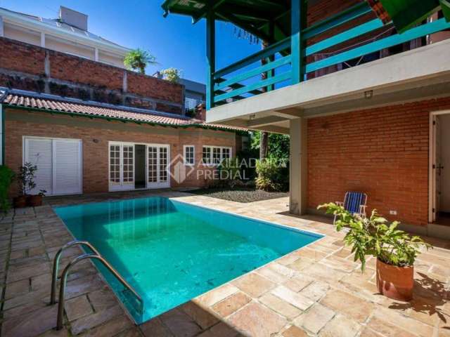 Casa com 3 quartos à venda na Rua Ilmo Alfredo Pletsch, 71, Jardim Mauá, Novo Hamburgo, 247 m2 por R$ 950.000