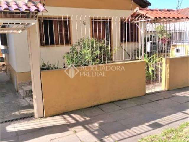 Casa com 3 quartos à venda na Avenida Frei Henrique de Coimbra, 96, Vila Ipiranga, Porto Alegre, 200 m2 por R$ 630.000