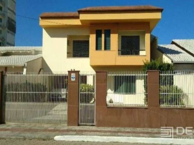 Casa - 2 Suítes + 1 Qt - 450 m² - Vila Operária - Itajaí/SC