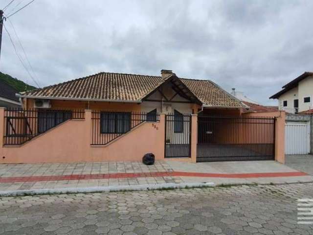 Casa - 1 Suíte + 2 Qt - 170 m² - c/ Piscina - Ressacada - Itajaí/SC