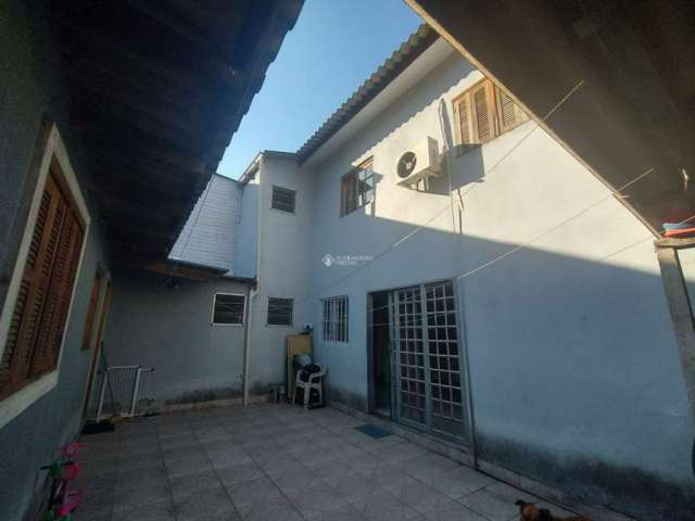 Casa com 2 quartos à venda na Avenida Orleaes, 840, Guarujá, Porto Alegre, 120 m2 por R$ 420.000