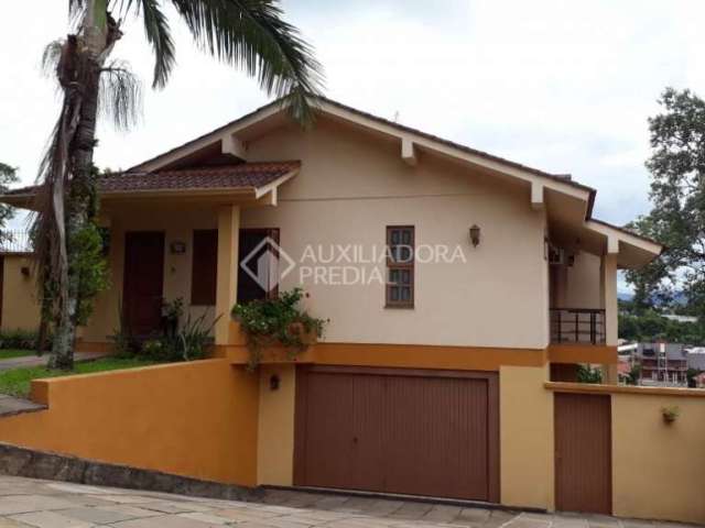 Casa com 4 quartos à venda na ANA ALFERIA KLERING, 115, Centro, Bom Princípio, 285 m2 por R$ 740.000