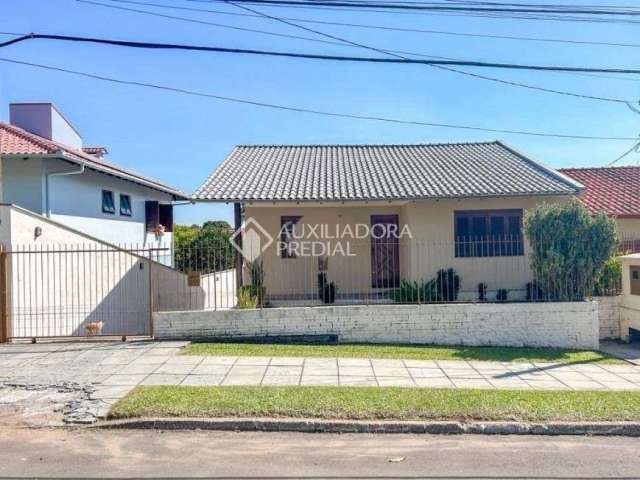 Casa com 4 quartos à venda na Rua Zeno Schmiedel, 200, Floresta, Estância Velha, 203 m2 por R$ 638.300