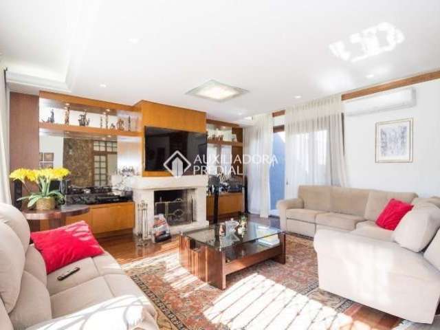 Casa com 3 quartos à venda na Avenida Pereira Passos, 375, Vila Assunção, Porto Alegre, 221 m2 por R$ 1.650.000