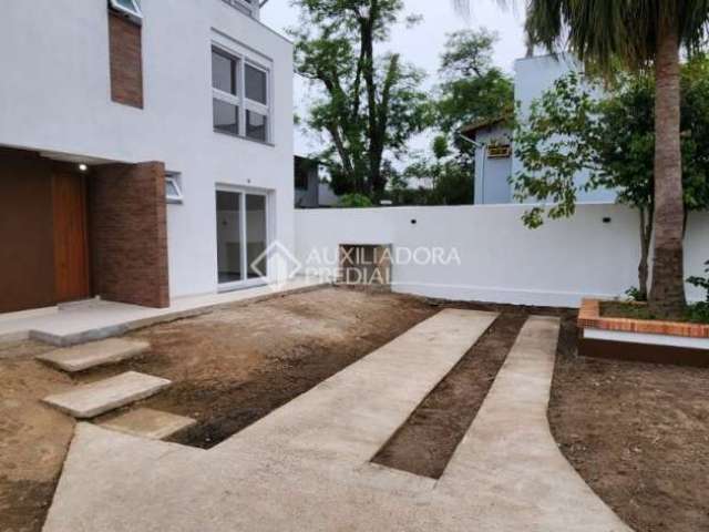 Casa com 3 quartos à venda na Rua dos Guenoas, 1200, Guarujá, Porto Alegre, 265 m2 por R$ 550.000