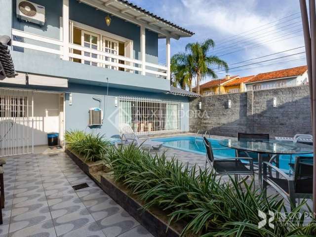 Casa com 3 quartos à venda na Rua Paulo Derly Strehl, 235, Espírito Santo, Porto Alegre, 256 m2 por R$ 890.000