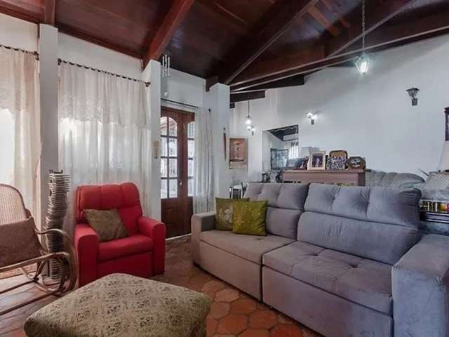 Casa com 3 quartos à venda na Rua Comandai, 651, Cristal, Porto Alegre, 320 m2 por R$ 495.000