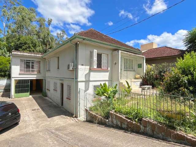 Casa com 3 quartos à venda na Rua Marechal Mesquita, 738, Teresópolis, Porto Alegre, 300 m2 por R$ 850.000