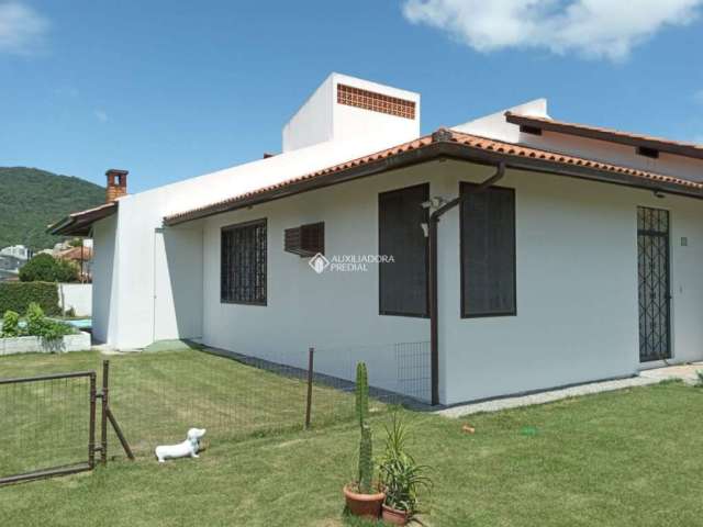 Casa com 4 quartos à venda na Rua Celso Almeida Coelho, 356, Córrego Grande, Florianópolis, 223 m2 por R$ 2.345.000