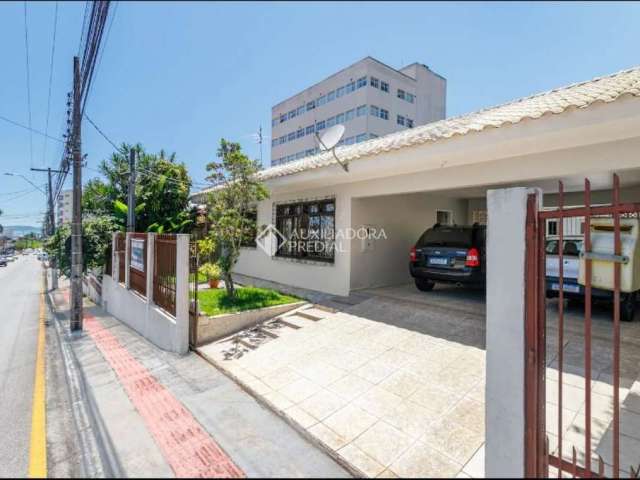 Casa com 3 quartos à venda na Rua Cândido Amaro Damásio, 651, Jardim Cidade de Florianópolis, São José, 280 m2 por R$ 1.485.000