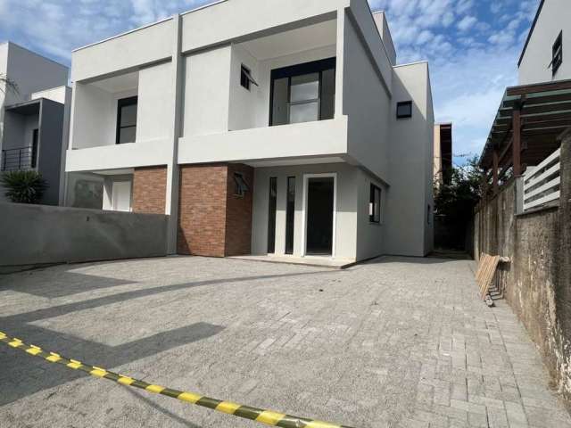 Casa com 3 quartos à venda na Rua Arco íris, 535, Carianos, Florianópolis, 142 m2 por R$ 1.200.000