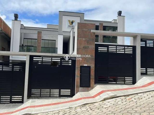 Casa com 3 quartos à venda na Rua Irene Bonanomi da Silva, 457, Ressacada, Itajaí, 95 m2 por R$ 950.000