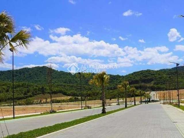 Terreno em condomínio fechado à venda na Rua Marginal Oeste, 1, Monte Alegre, Camboriú, 300 m2 por R$ 1.000.000