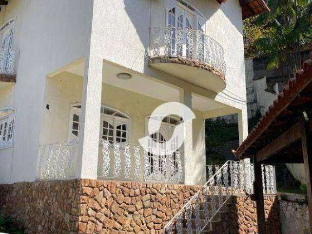 Linda casa de 3 dormitórios em localização privilegiada!!