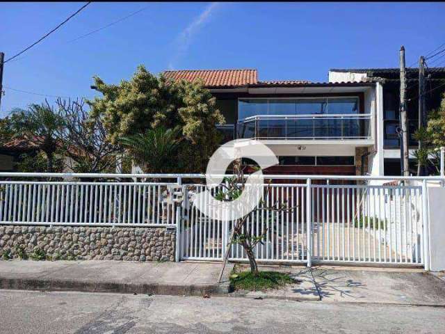 Casa com 4 dormitórios, piscina a 80m da praia à venda, terreno 360 m² por R$ 1.800.000 - Piratininga - Niterói/RJ