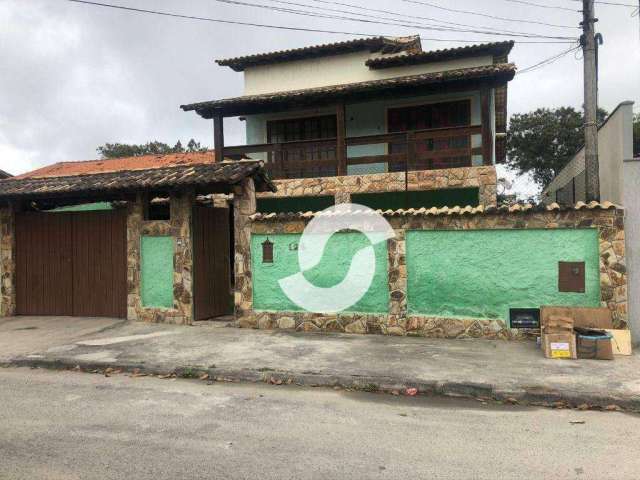 Casa duplex com 4 quartos, sendo 1 quarto no 1º andar, no condomínio Amoli, por apenas R$ 790.000,00 - Itaipu - Niterói/RJ