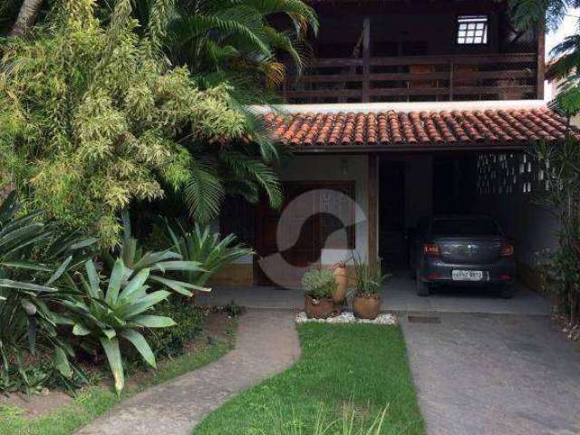 Linda Casa de 5 Quartos com Piscina em Condomínio