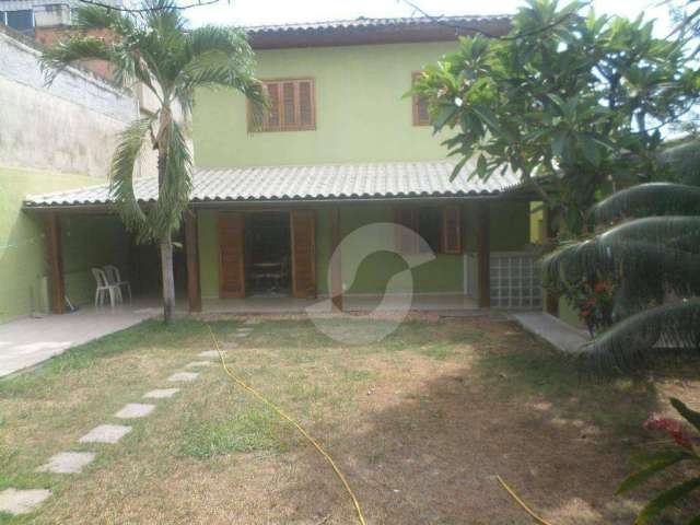 Casa com 3 dormitórios à venda, 300 m² por R$ 800.000,00 - Trindade - São Gonçalo/RJ