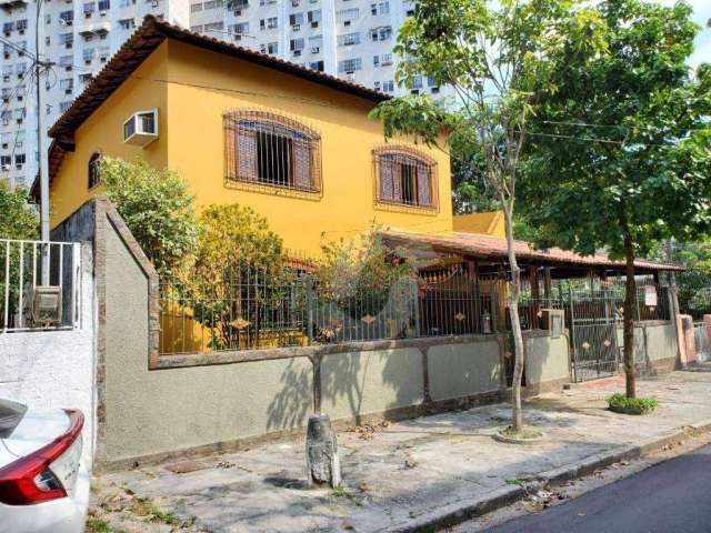 Casa com 3 dormitórios à venda, 450 m² por R$ 690.000,00 - Santa Rosa - Niterói/RJ