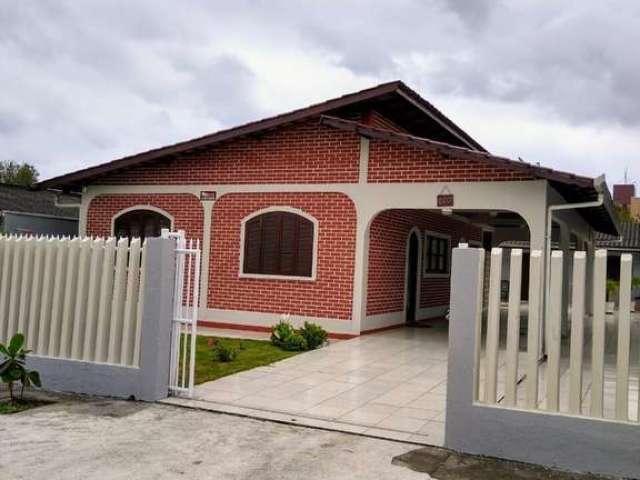 Casa Padrão 4 (sendo 1 suíte)  pertinho da praia em Gaivotas - Matinhos.