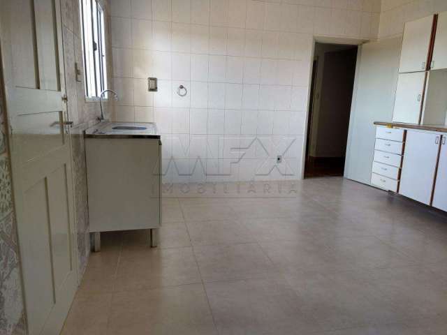 Casa com 3 quartos para alugar na Rua Quinze de Novembro, Centro, Bauru, 100 m2 por R$ 1.500