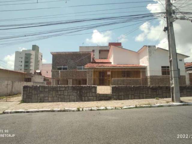 Casa com 4 dormitórios à venda por R$ 1.200.000 - Miramar - João Pessoa/PB