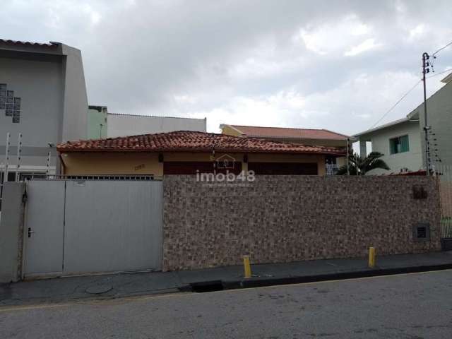 Casa em Barreiros - São José: 58M², 3 quartos, 1 banheiro por R$774K - Venda