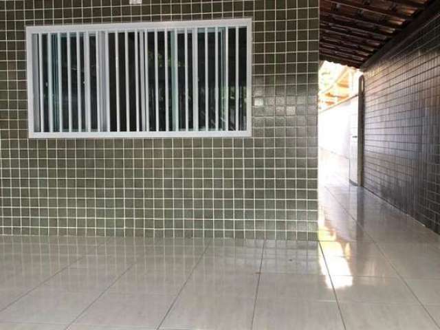 Casa Padrão para Venda e Aluguel em Vila Guilhermina Praia Grande-SP