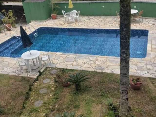 Casa de 5 dormitórios em Boracéia, piscina e churrasqueira