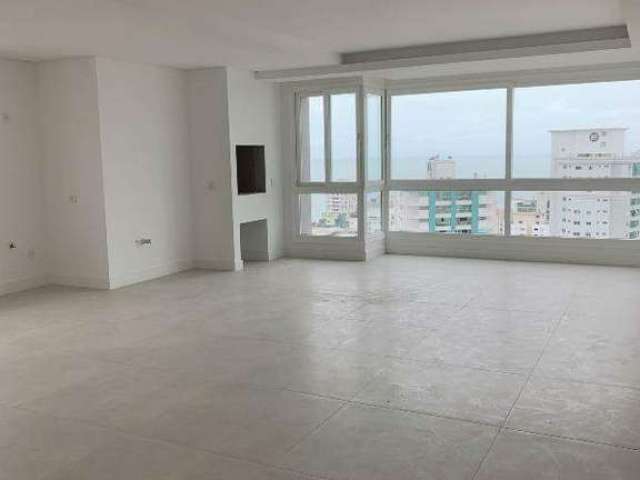 Apartamento no centro de Balneário Camboriú com três suítes