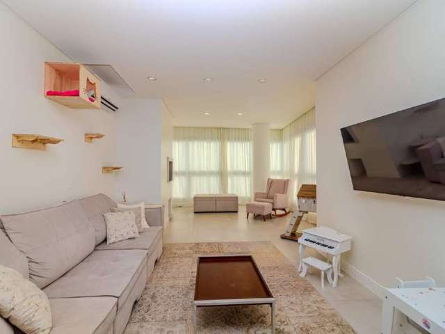 Apartamento à venda com 03 suítes no centro de Balneário Camboriú.