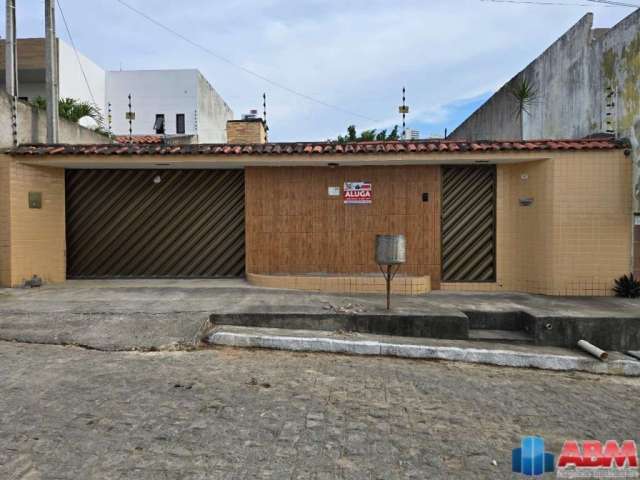 Casa Residencial com 3 quartos  para alugar, 199.00 m2 por R$2000.00  - Indianopolis - Caruaru/PE