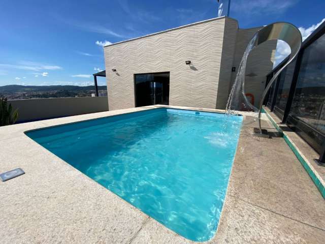 Cobertura com 284m² com piscina e tendo 02 pavimentos em Itaúna-MG!