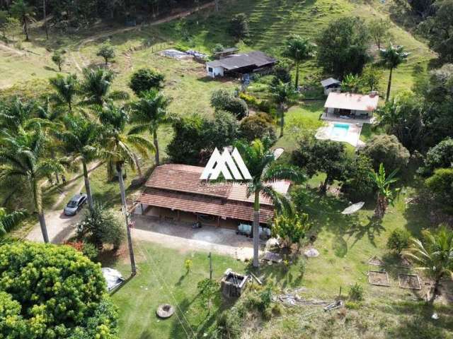 Sítio com 15.6 hectares e piscina nos Paulas